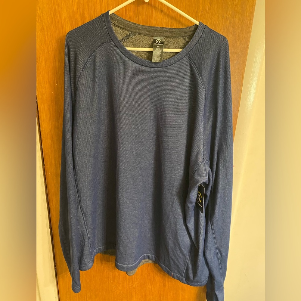 New with tags men’s size XXL Champion pullover with fleece lining.